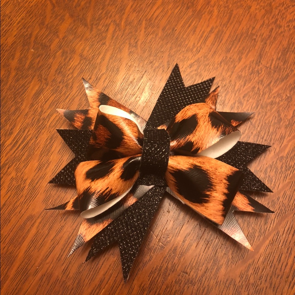 Nicoles Boutique Black and Leopard Print Hairbow